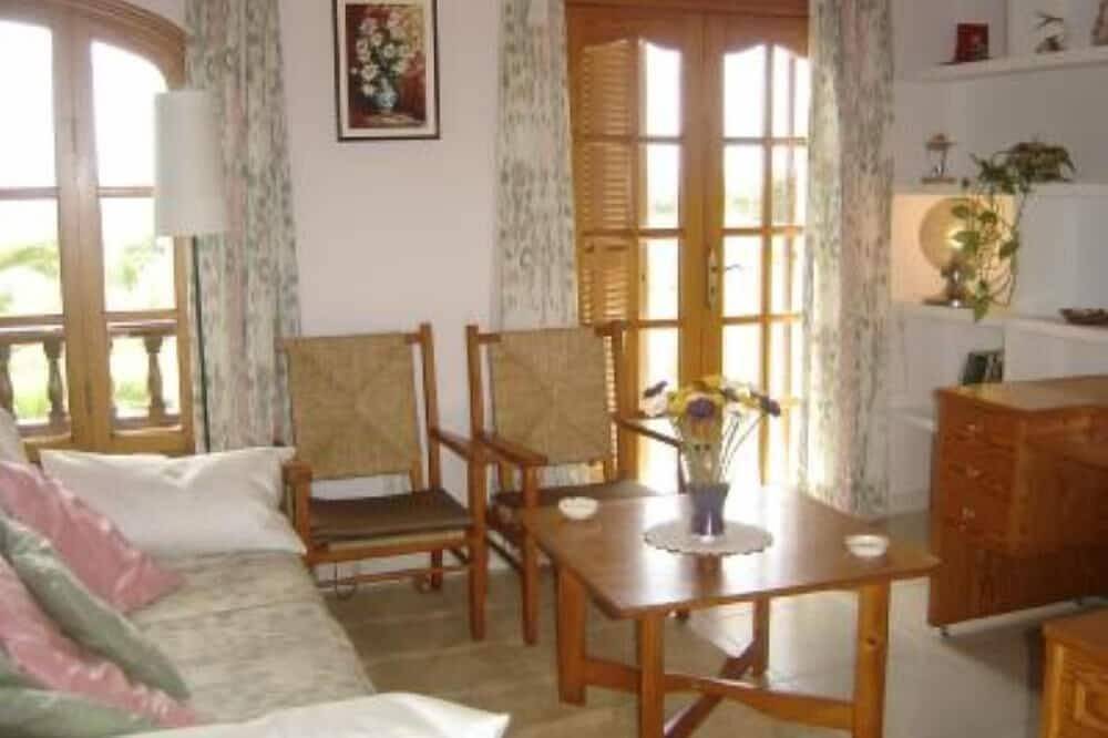 Apartamento entero, Sol y campo (con wifi) a 10 min. de la playa in Ariany, Interior de Mallorca