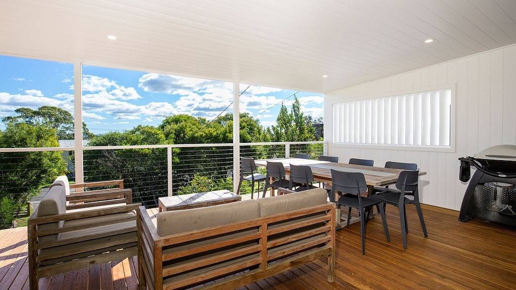 Beachcomber @ Currarong - Pet Friendly - 5 Mins Walk to Currarong Rockpools in Currarong, Jervis Bay