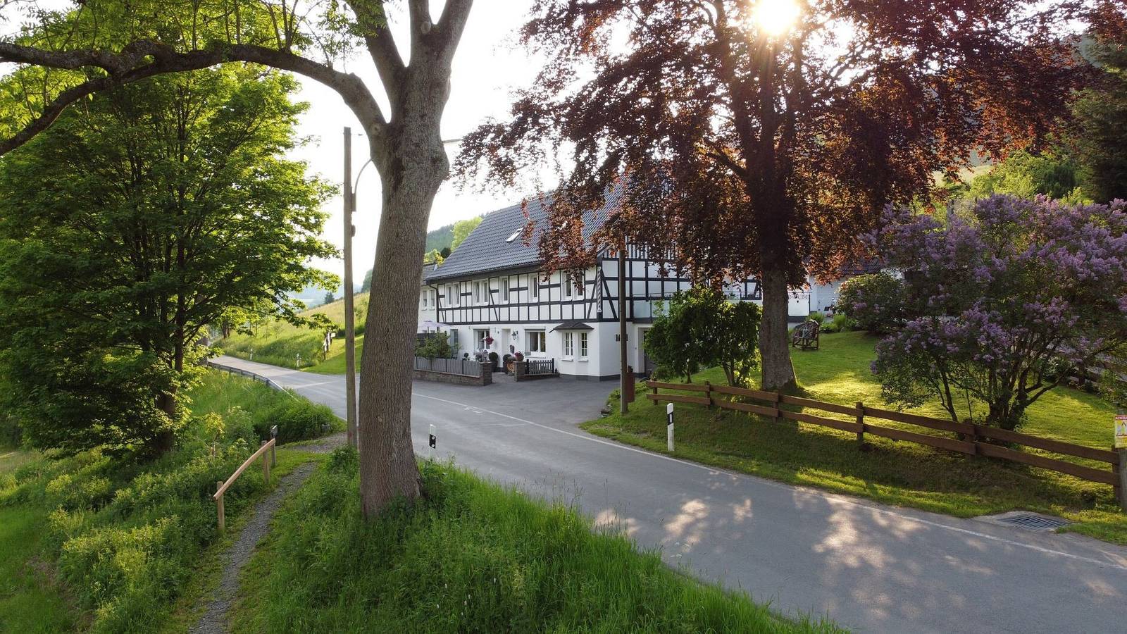 Ganze Wohnung, Ferienwohnung 'Krähling' mit Bergblick, Gemeinschaftsterrasse und Wi-Fi in Schmallenberg, Hochsauerlandkreis