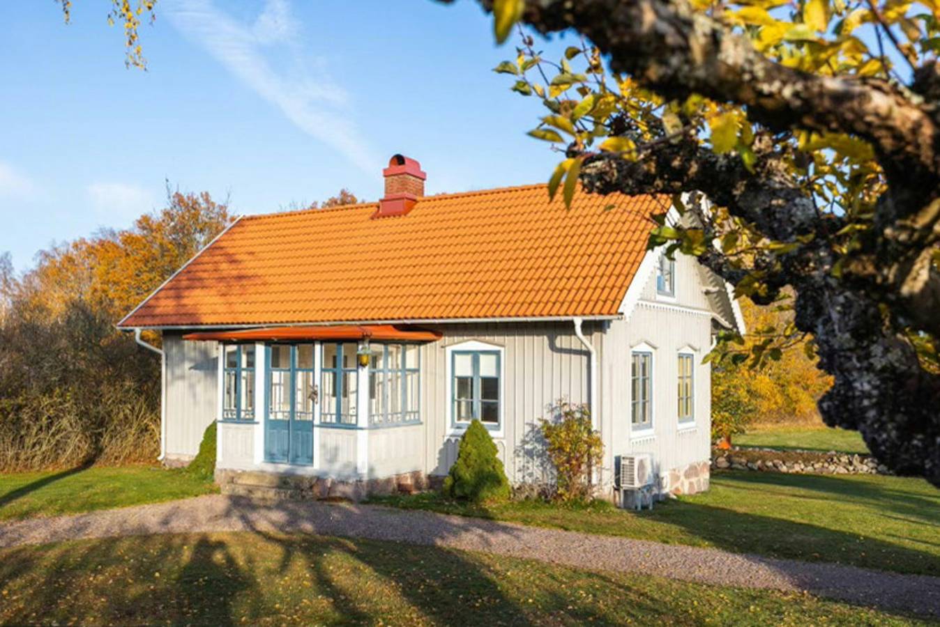Cottage with glass veranda and wood-burning stove in Kvilla in Torsås und Umgebung