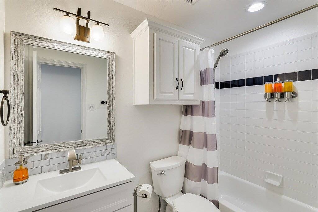 Impressive 5Br/3.5B Home with Pool, Game Room & Cinema Room in Irving, Dallas County