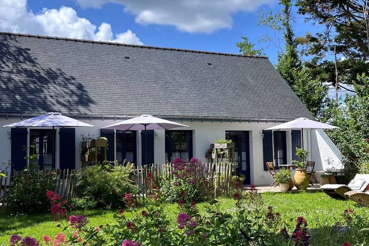 Chambre d’hôtes « Chambre 1 Côté Plage » avec terrasse privée, jardin commun et Wi-Fi in Kerjouanno, Arzon