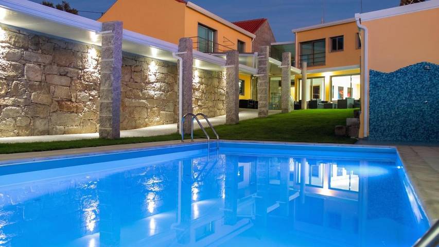 Location de vacances pour 4 personnes, avec Balcon ainsi que Jardin et Piscine dans Pinhel
