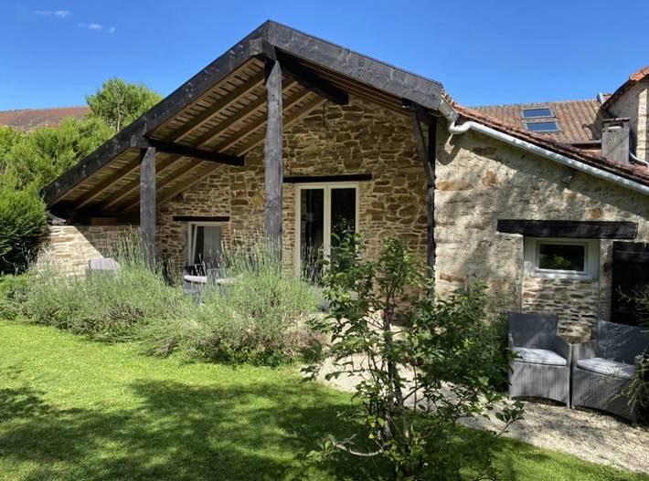 Gîte pour 6 personnes, avec Jacuzzi et Terrasse ainsi que Jardin et Piscine