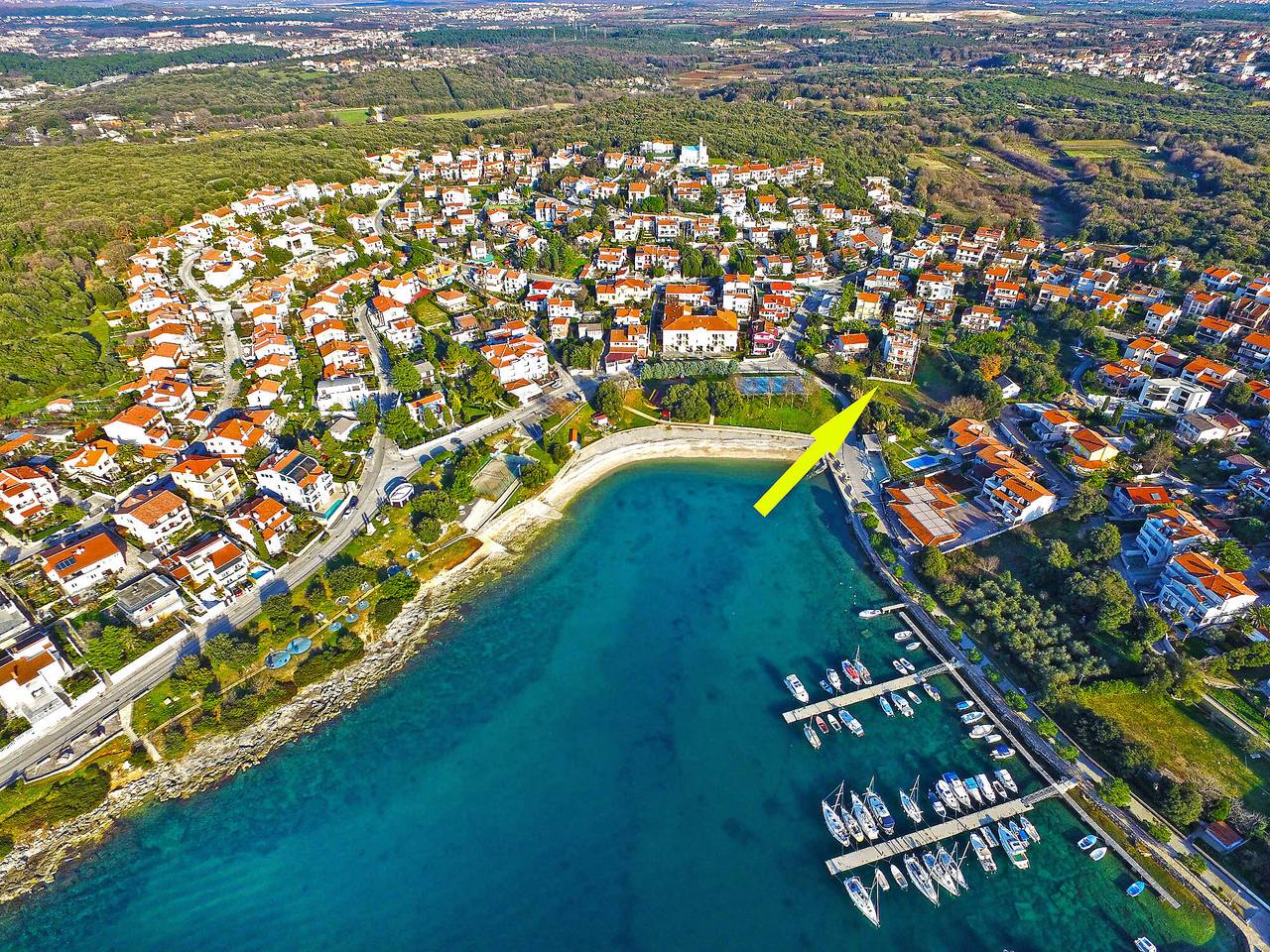 Geheel appartement, Vakantieappartement voor 2 personen met terras in Pjescana Uvala, Zuidkust Istrië