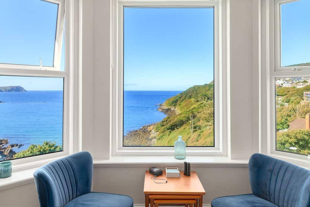 Entire apartment, Sound of the Sea -  a holiday cottage that sleeps 5 guests in 3 bedrooms in Port Erin, Isle of Man