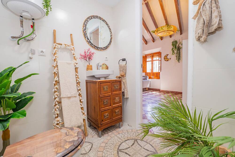 Apartamento entero, Cubo's Estudio Casabermeja Noches de Luna A & Pool / centro urbano / aire acondicionado / piscina comunitaria in Casabermeja, Provincia de Málaga