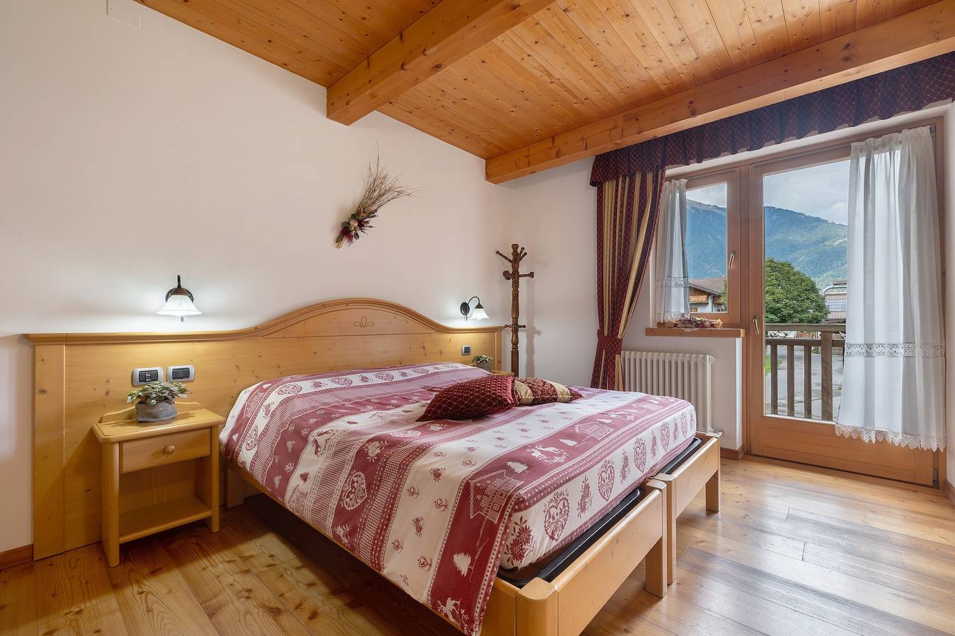 Zimmer 'Camera Doppia N 4' mit Bergblick, Gemeinschaftsgarten und Wi-Fi in Caderzone Terme, Adamello-Presanella-Alpen