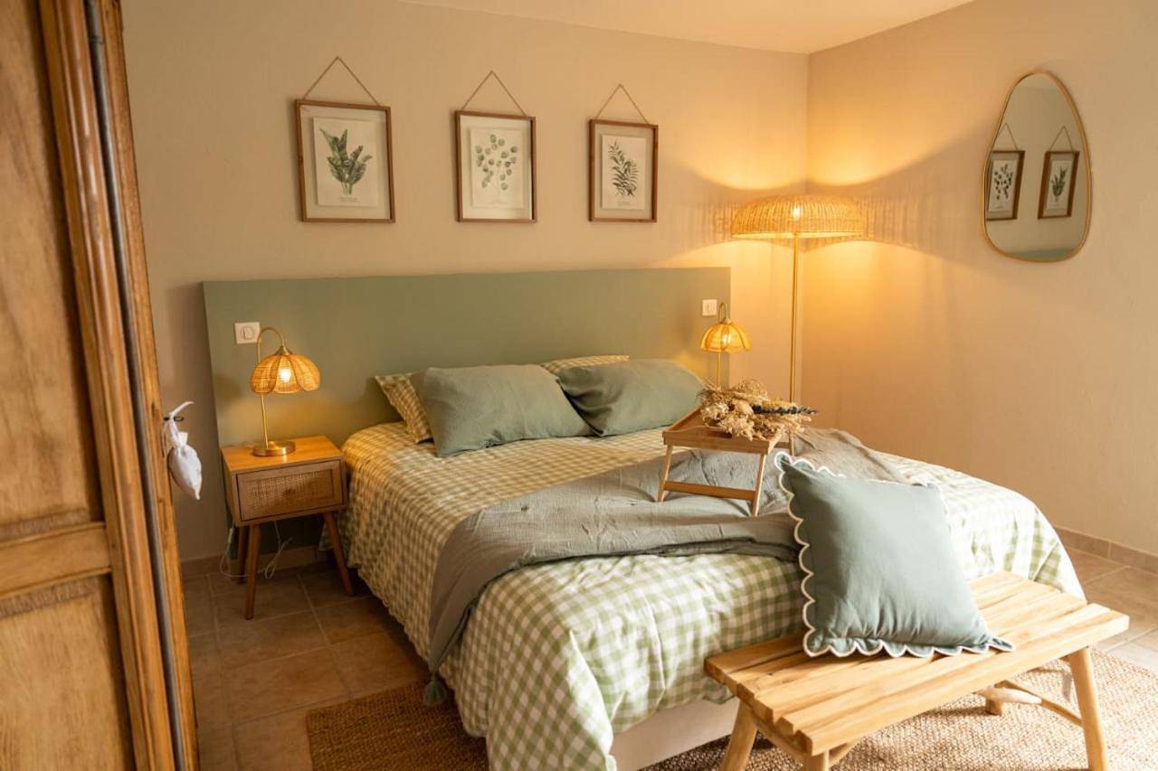 Double Room with Garden View in Aurons, Région d'Aix-en-Provence