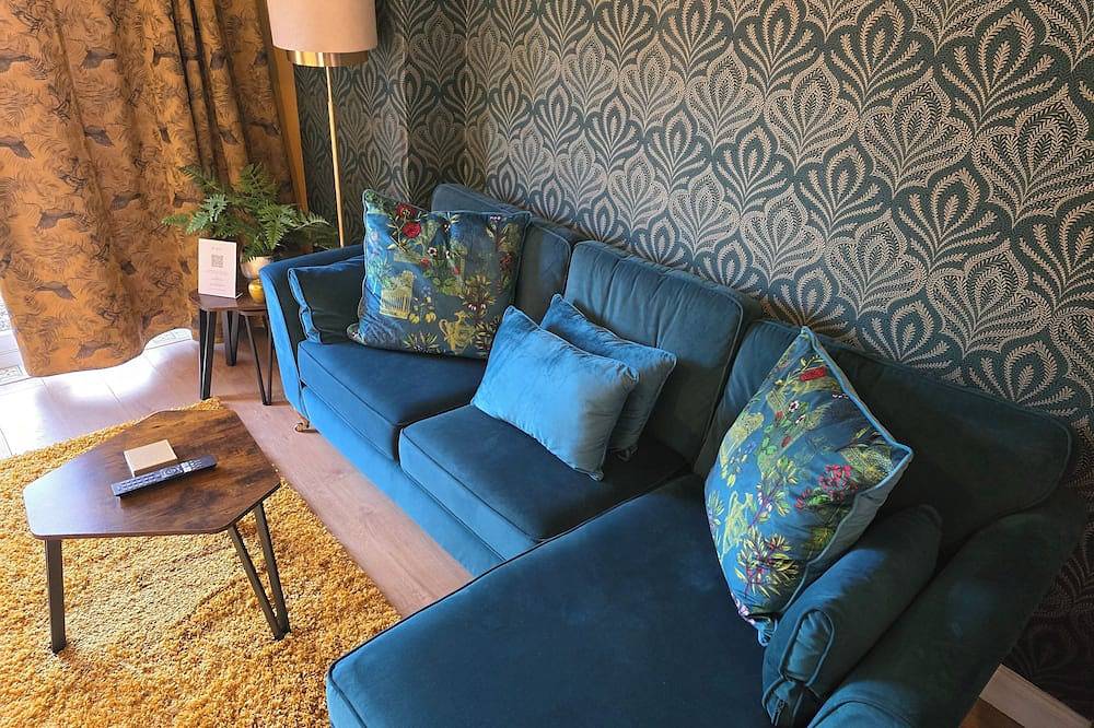 Fully Furnished annexe with a comfy living room, double bedroom and en-suite in Suffolk