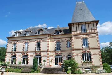 Gîte pour 24 personnes, avec balcon et jardin à Cerdon