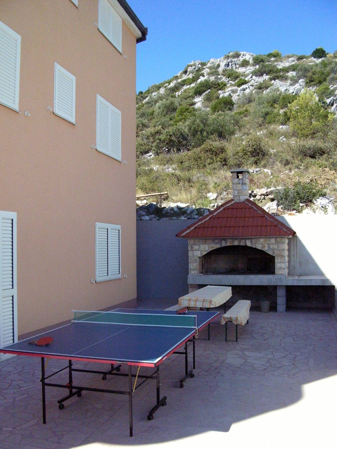 Ganze Wohnung, 2-Zimmer-Ferienwohnung mit Balkon und Meerblick Seget Vranjica, Trogir A-8507-b in Seget Vranjica, Split-Dalmatien