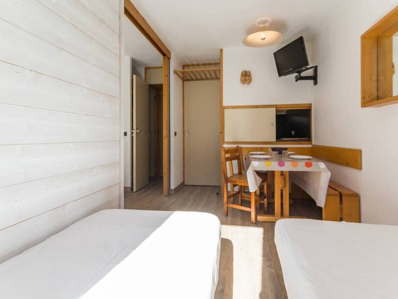 Studio entier, Studio rénové lumineux • Centre • Balcon • Parking • Pied des pistes in La Plagne, Bellentre