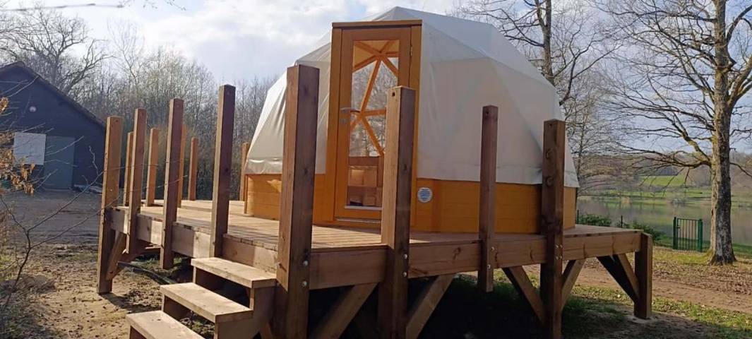 Location de vacances pour 2 personnes, avec vue ainsi que jardin et vue sur le lac, animaux acceptés à Le Rousset - 3
