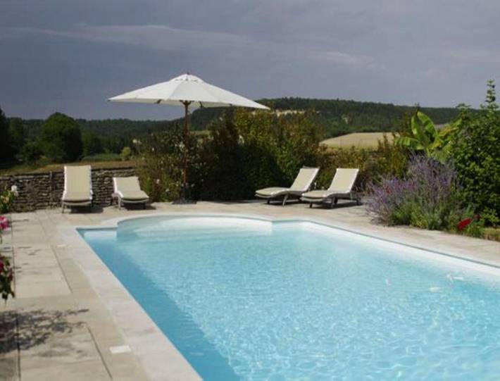 Location de vacances pour 2 personnes, avec Terrasse et Jardin ainsi que Piscine et Sauna à Lézinnes