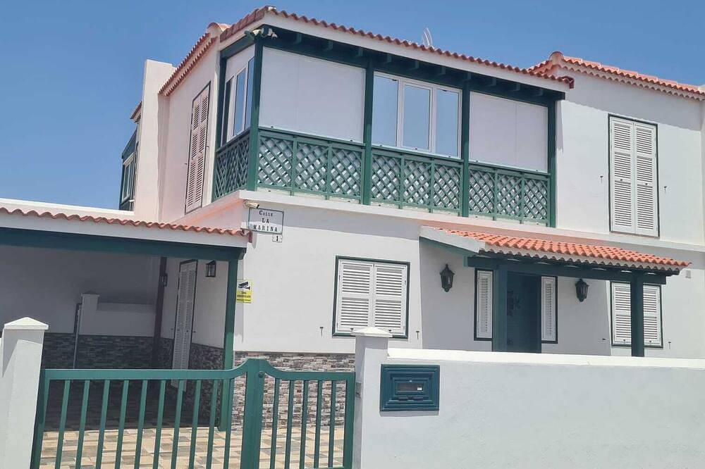 House on the natural beach of Abades in Abades, Arico