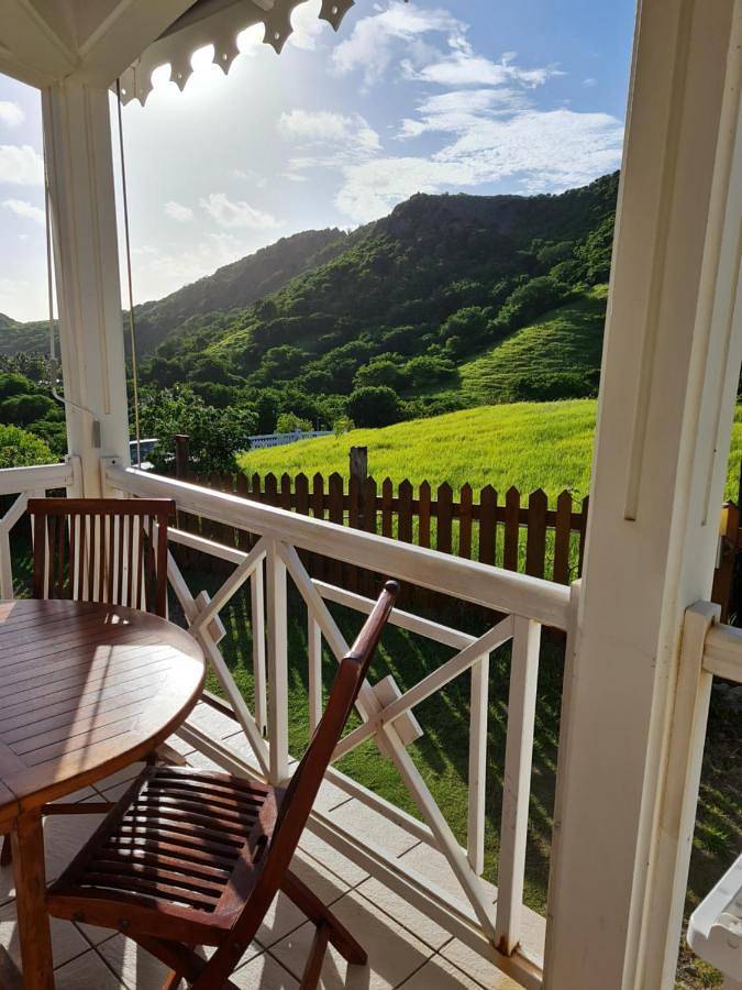 Appartement de vacances pour 3 personnes, avec terrasse ainsi que piscine et vue