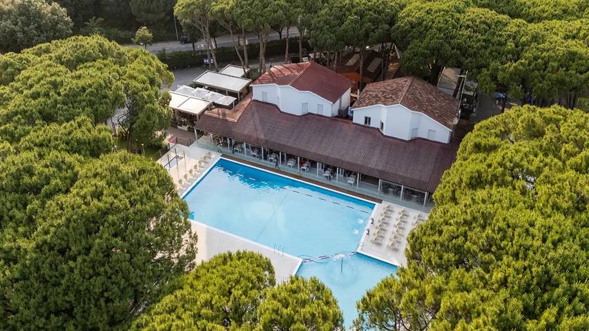 Camping für 5 Personen, mit Terrasse und Pool in Lido di Jesolo