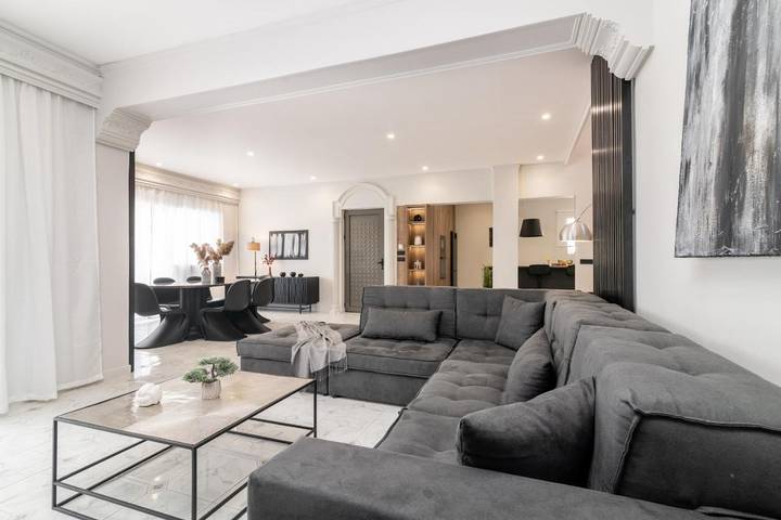 Location de vacances pour 7 personnes, avec piscine ainsi que vue et jardin, adapté aux familles dans Kalamaki - 2