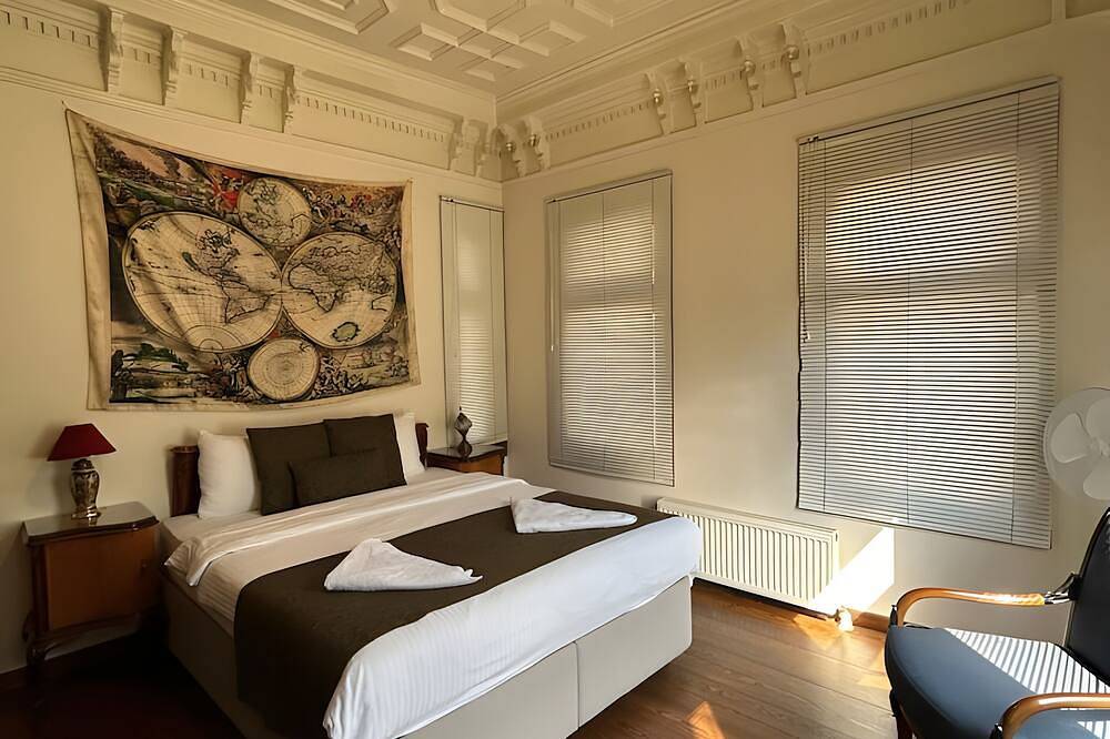 Charming Greco-Ottoman Mansion with Modern Comforts in Historic Balat in Fatih, Istanbul
