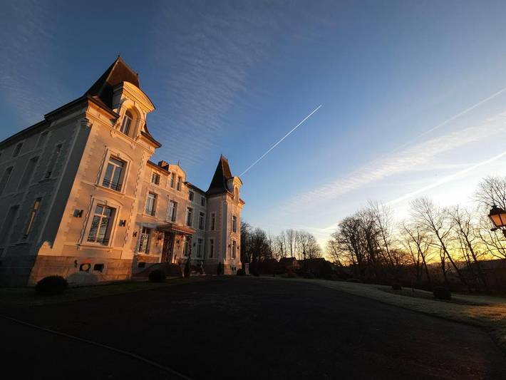 Hôtel pour 4 personnes, avec Terrasse et Jardin ainsi que Sauna et Vue à Fourmies