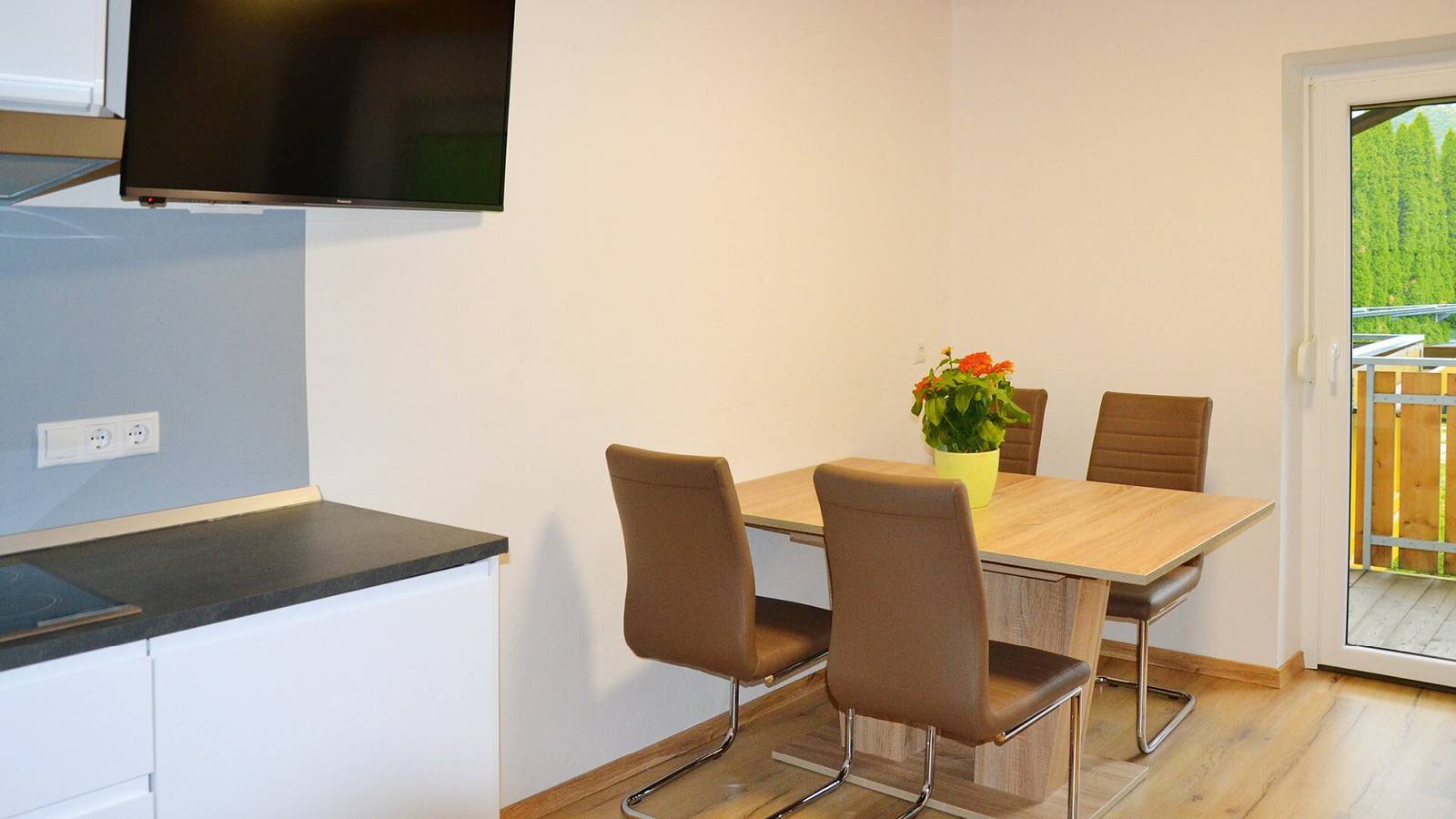 Ganze Wohnung, Ferienwohnung 'Residenz Sonnegg 3' mit Bergblick, Gemeinschaftspool und Wlan in Völlan, Lana