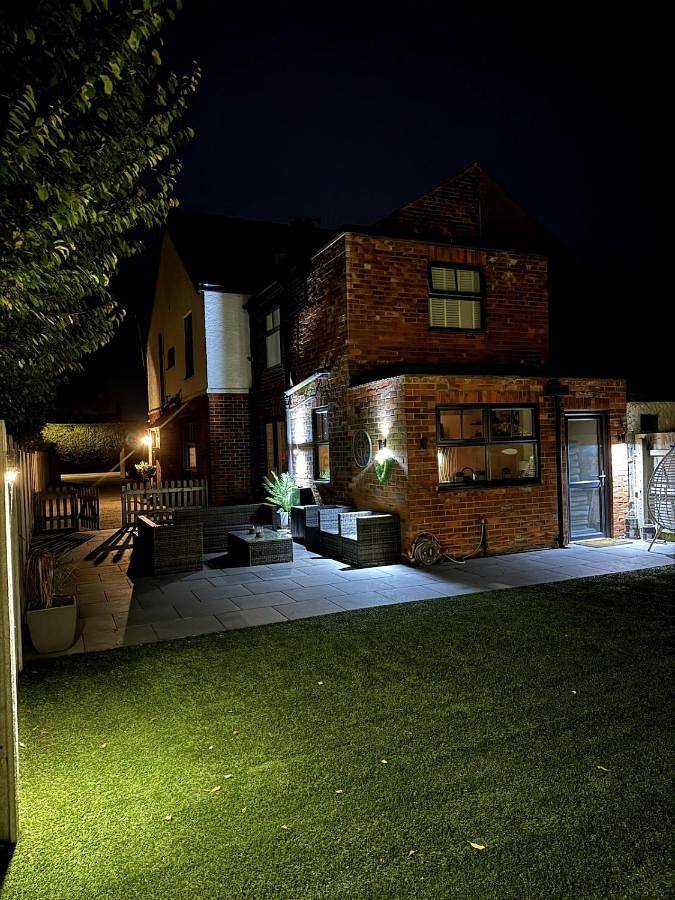 Holiday rental for 10 people, with garden and hot tub, child-friendly in Sutton on Sea