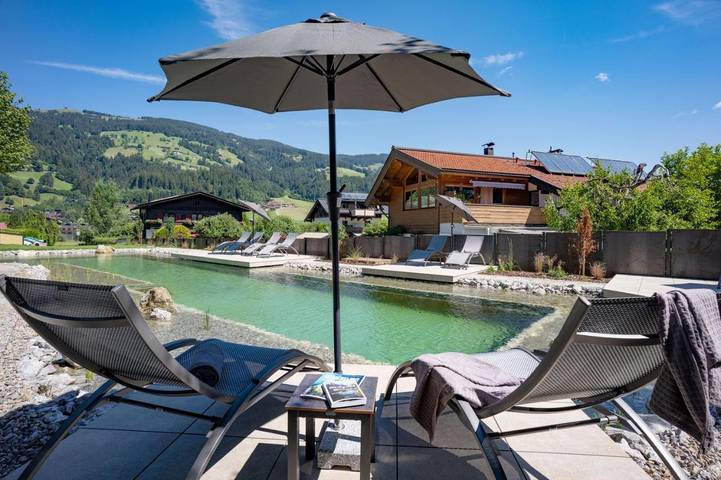Ferienwohnung für 4 Personen, mit Terrasse und Garten sowie Pool und Ausblick in Brixen im Thale