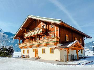 Ferienhaus für 14 Personen, mit Balkon und Ausblick in Neukirchen am Großvenediger