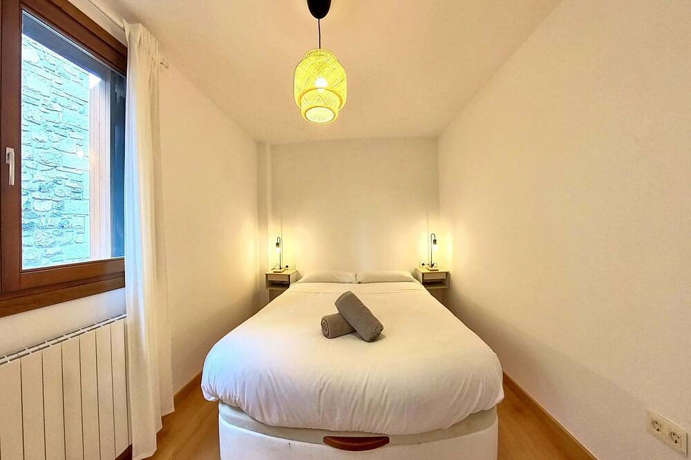 Entire apartment, Pondiellos 43 - tucasaenlospirineos in Escarrilla, Sallent de Gállego