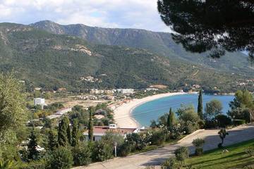 Location de vacances pour 8 personnes, avec jardin ainsi que piscine et balcon dans Sagone