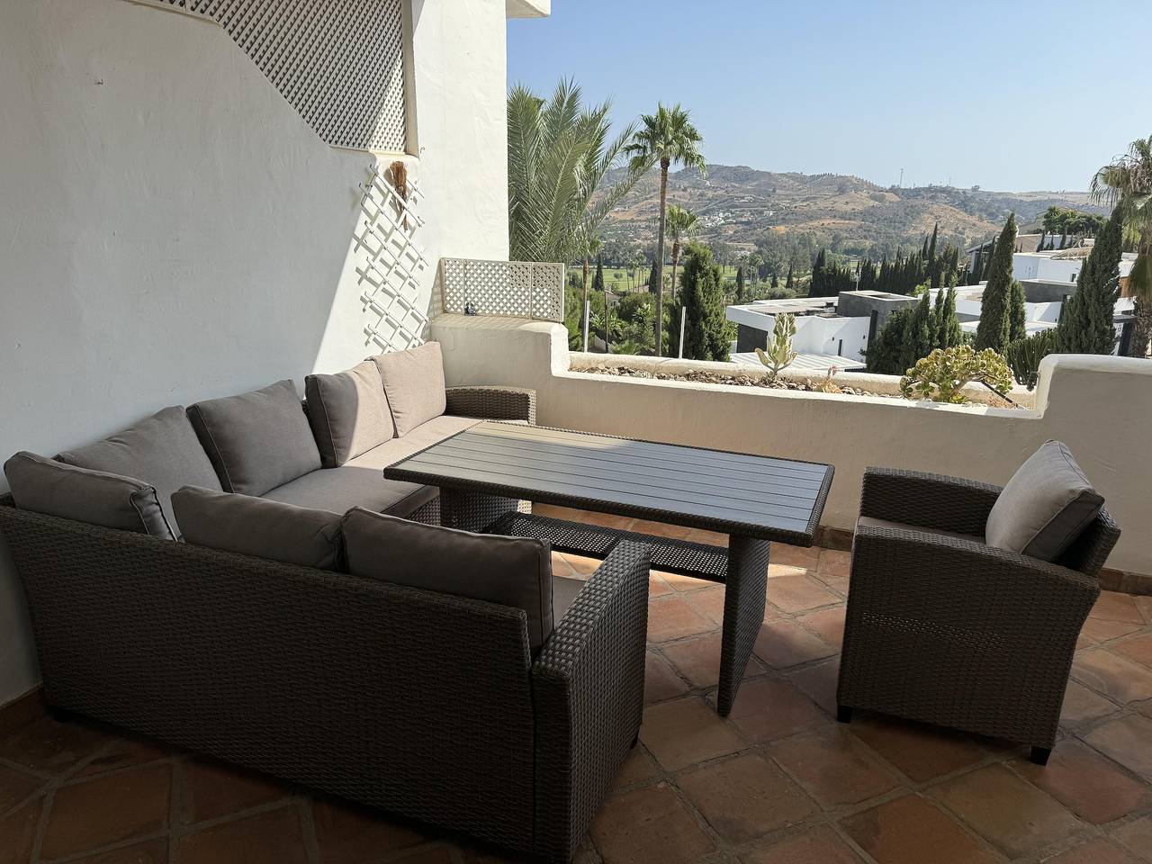 Geheel vakantieappartement, Mijas - Apartment - Sleeps 4 - Pool - Garden in Mijas Golf, Mijas