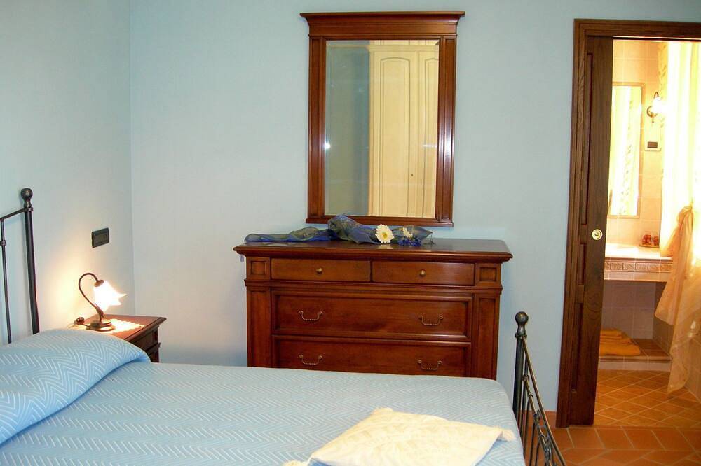 Schitterend vrijstaand vakantiehuis met Wifi, jacuzzi, privé zwembad, Tv, patio en panorama in Castelnuovo di Garfagnana, Garfagnana