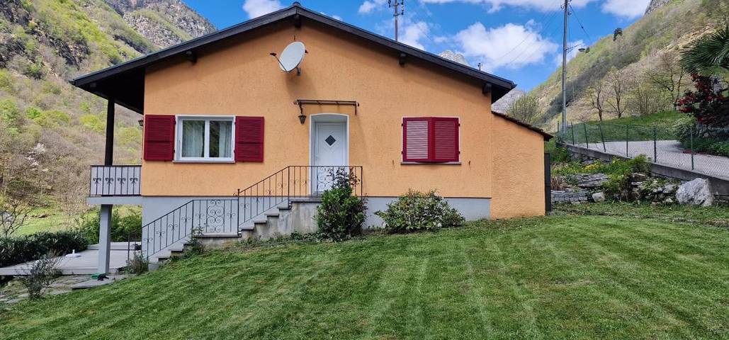 Ferienhaus für 6 Personen, mit Balkon und Terrasse sowie Garten in Brione