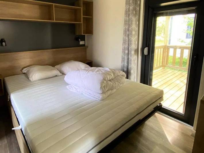 Camping La Clairière - Mobilhome 2 personnes - Premium 2 Pièces 2 Personnes Climatisé + Tv in Saint-Paul-en-Born, Côte d’Argent
