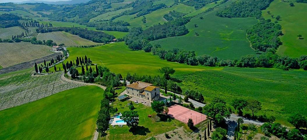 Agriturismo per 4 persone, con Terrazza e Giardino nonché Piscina e Panorama a Pomarance