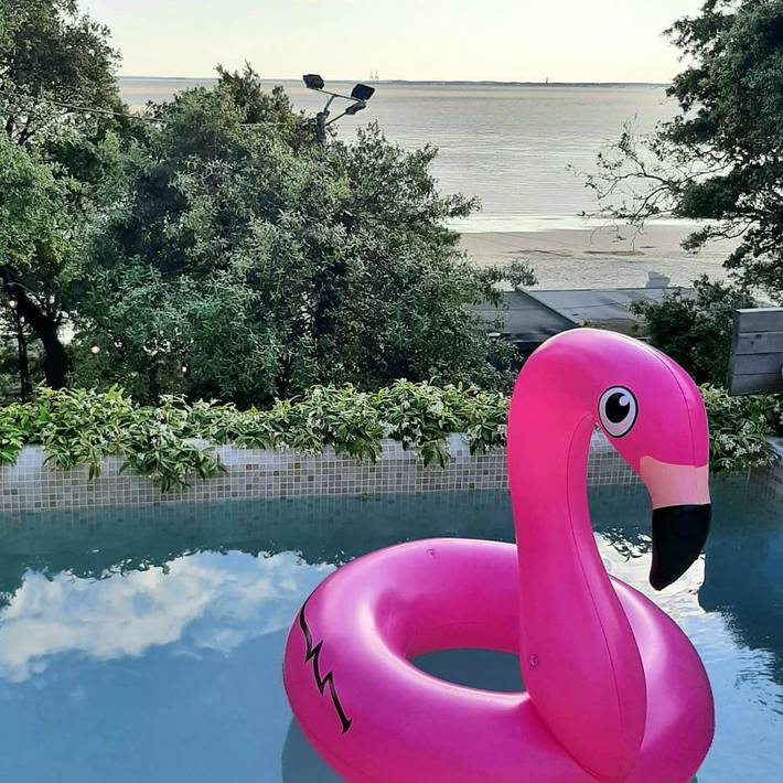 Location de vacances pour 2 personnes, avec jardin et piscine ainsi que balcon et vue dans Plage des Nonnes - 2