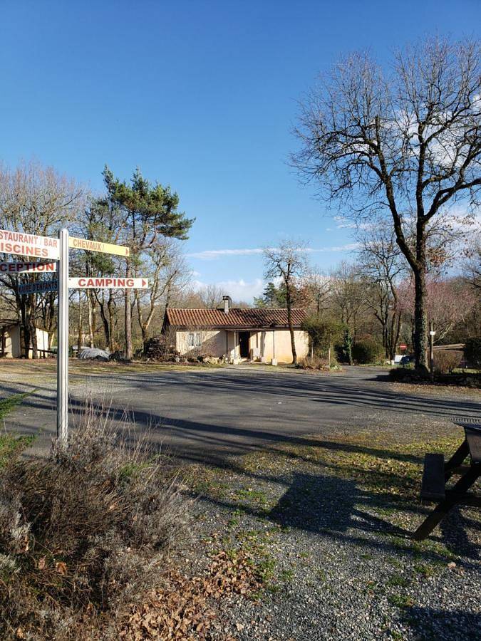 Gîte dans camping 4 étoiles in Tourtoirac, Périgord Blanc