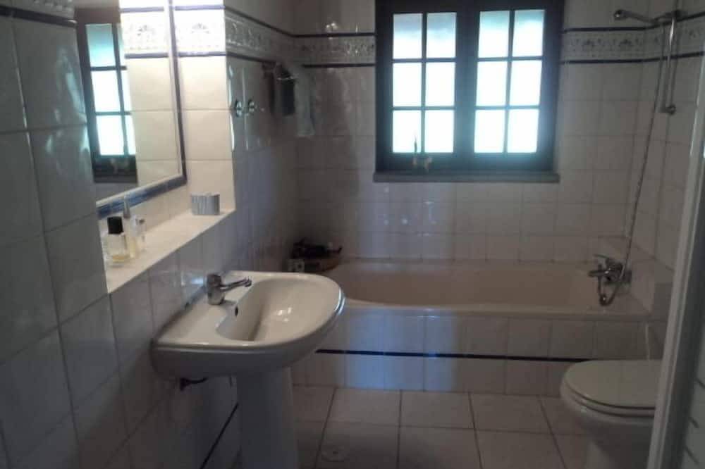 Sehr schöne Quinta auf parkähnlichem Gelände mit Meerblick in Moncarapacho, Parque Natural da Ria Formosa