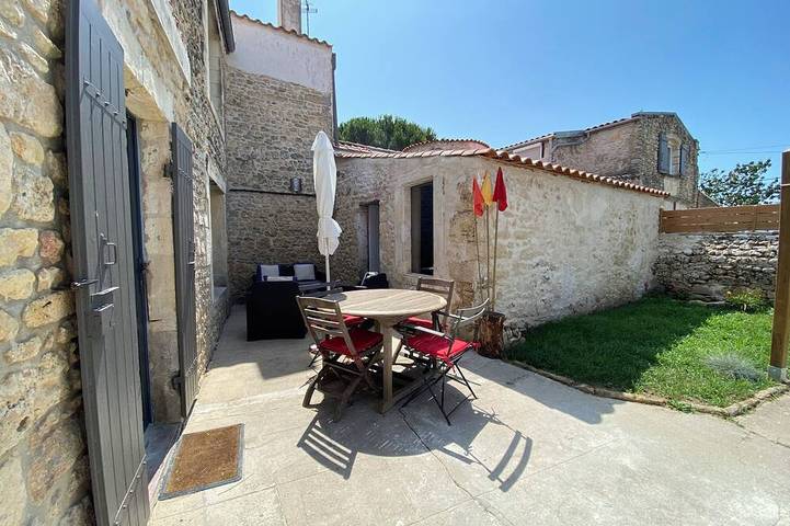 Location de vacances pour 4 personnes, avec jardin à Saint-Just-Luzac