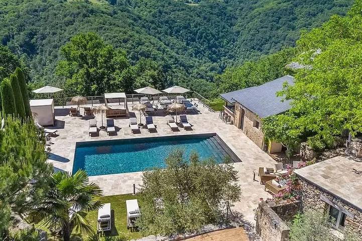 Location de vacances pour 4 personnes, avec piscine, animaux acceptés à Maleville