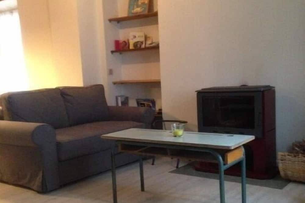 Entire apartment, In the heart of the village, small apartment entirely renovated, quiet and sunny in La Brigue, Nice region