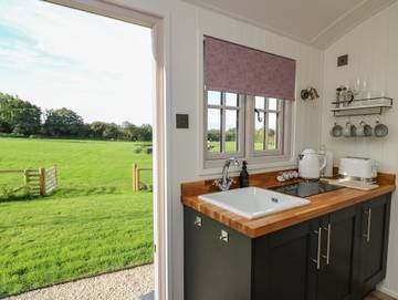 Hut for 2 People in Ceredigion, Mid-Wales, Photo 4