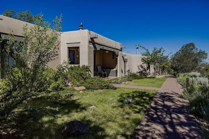 Vacation rental for 4 people, with terrace and hot tub as well as pool in Santa Fe