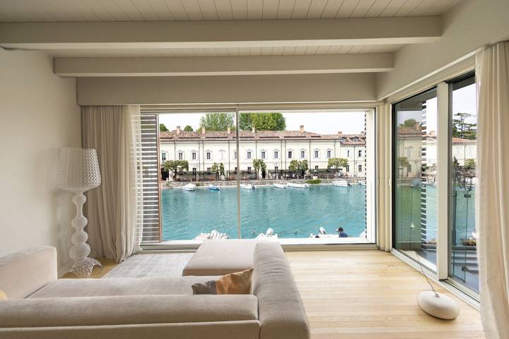Apartamento inteiro, Apartamento 'Palazzo Cordigero - Canale' com Vista Canal, Wi-Fi e Ar Condicionado in Peschiera del Garda, Pré-Alpes de Garda