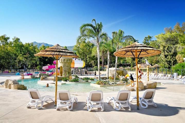 Camping für 5 Personen, mit Terrasse und Garten sowie Kinderpool und Pool in Calvi - 2