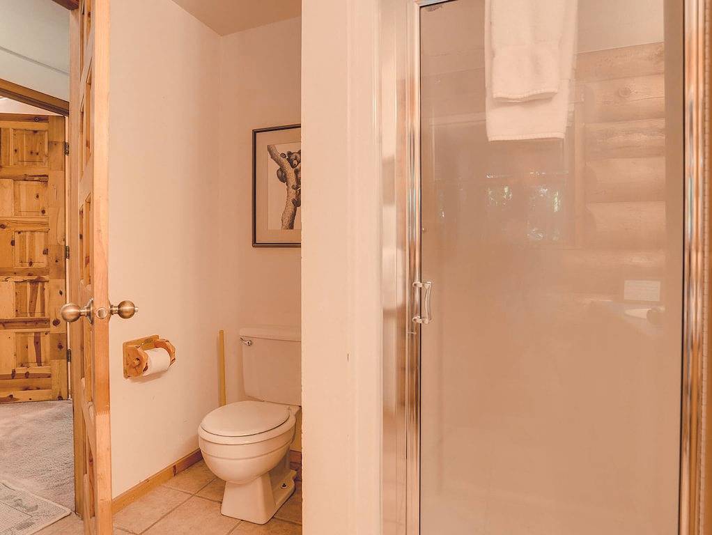 Bear Den Log Cabin - Classic Family Mountain Retreat, Fireplace, Dogs Welcome in Welches, Mount Hood