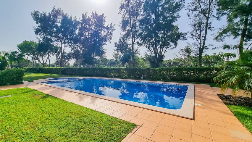 Apartamento para 4 personas, con jardín y balcón en Quarteira