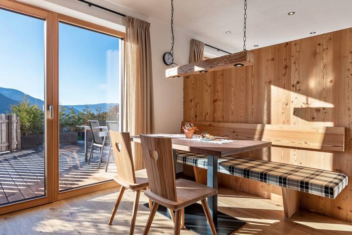 Ganze Wohnung, Ferienwohnung "Guntschöllerhof Laugen" mit Bergblick, Wlan, Balkon und Garten in Oberaicha, Völs am Schlern