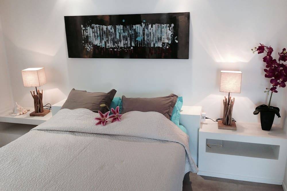 Geheel appartement, Uitzonderlijke Franse Riviera Beach Luxe 2 op de begane grond kamers met directe toegang tot de zee in Saint-Laurent-du-Var, Cannes regio